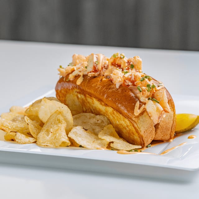 🔥 🌶️ Maine Buffalo Spice Lobster Roll (Warm).