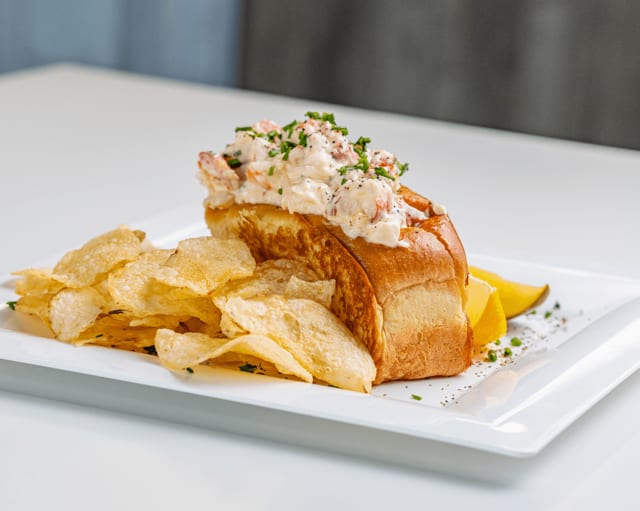 🥶 Classic New England Maine Lobster Roll (Cold).