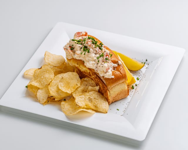 🥶 Maine Lemon Mayo Lobster Roll (Cold).