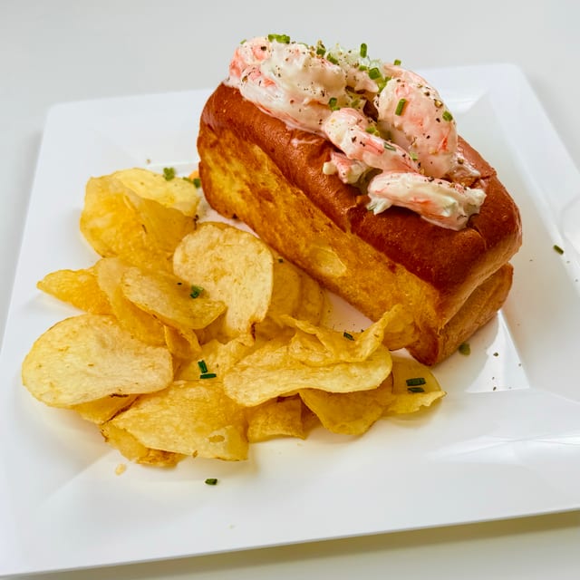 🔥 Butter & Mayo Shrimp Roll.