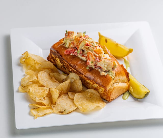 🔥 Maine Cilantro Lobster Roll (Warm).