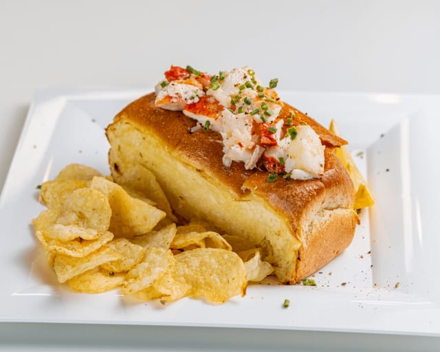 🔥 Connecticut Lobster Roll Combo (Warm).